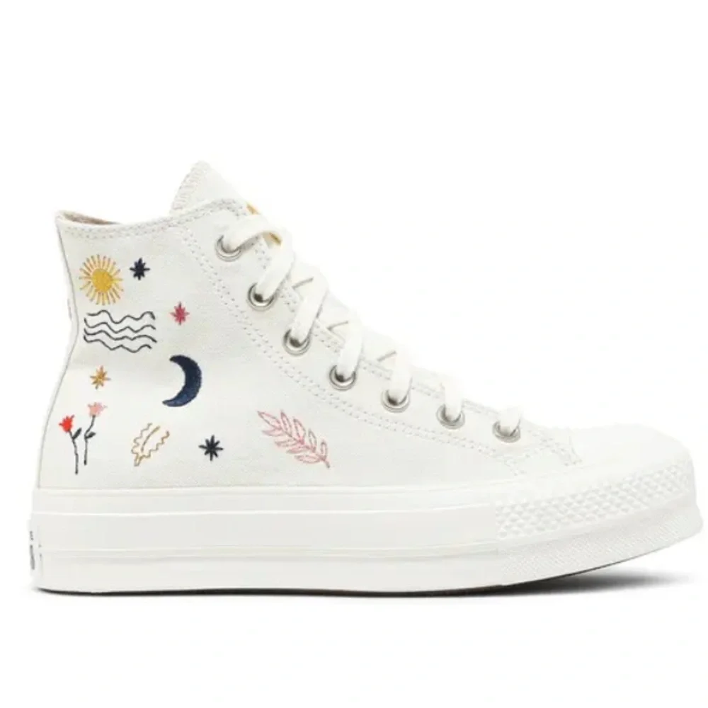 Chuck Taylor All Star Lift Platform It's Okay To Wander size 8.5 women